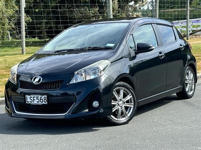 2011 Toyota Vitz - Thumbnail